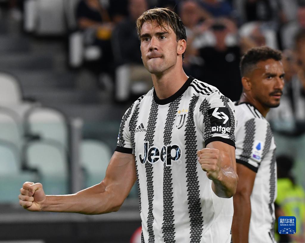 曼联球迷热议：“水货”原来并不弱，是阿莫林妨碍了他爆发