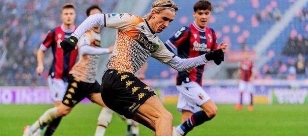 [图]高天意头球破门 上海申花1-0山东泰山