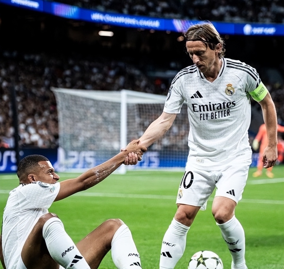 广州战胜四川 郭艾伦全场最佳 徐昕成奇兵